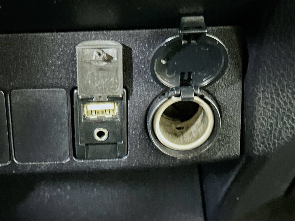 Used 2015 Toyota RAV4 Limited FWD image 32