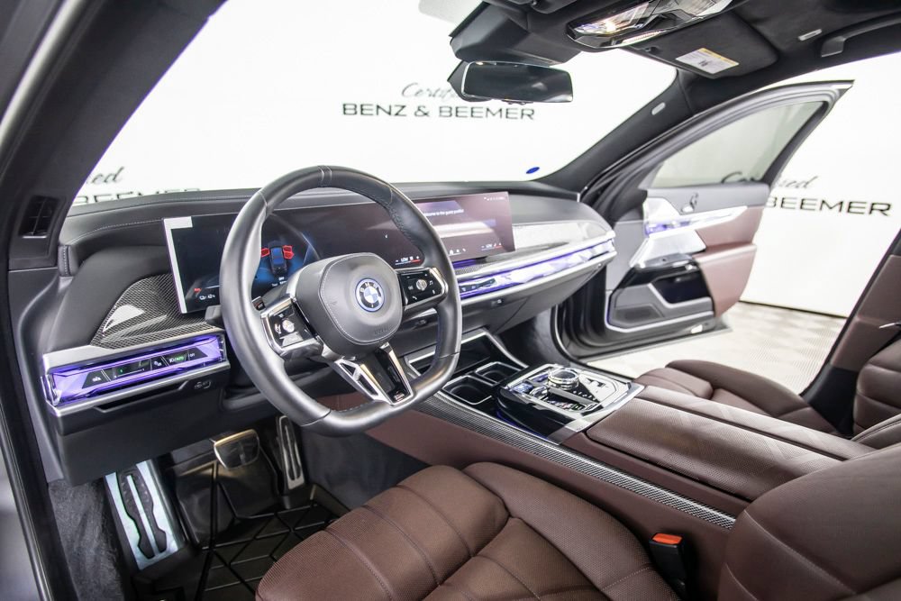 Used 2023 BMW i7 xDrive60 w/ Executive Package 2 AWD/4WD image 21