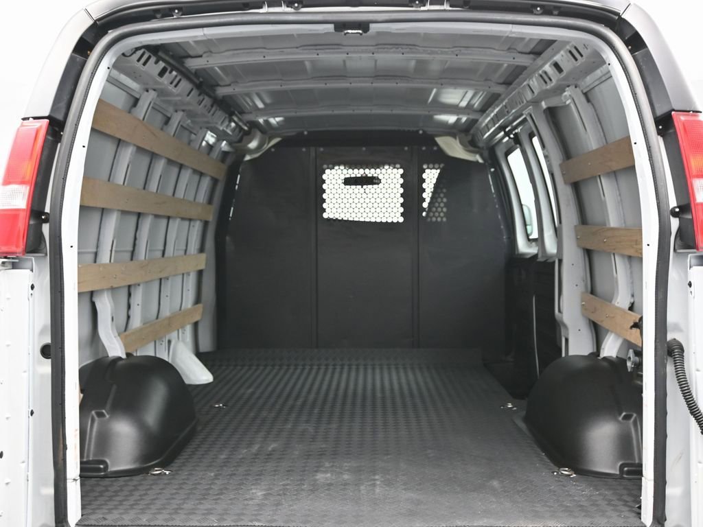 Used 2024 GMC Savana 2500 w/ Driver Convenience Package image 15