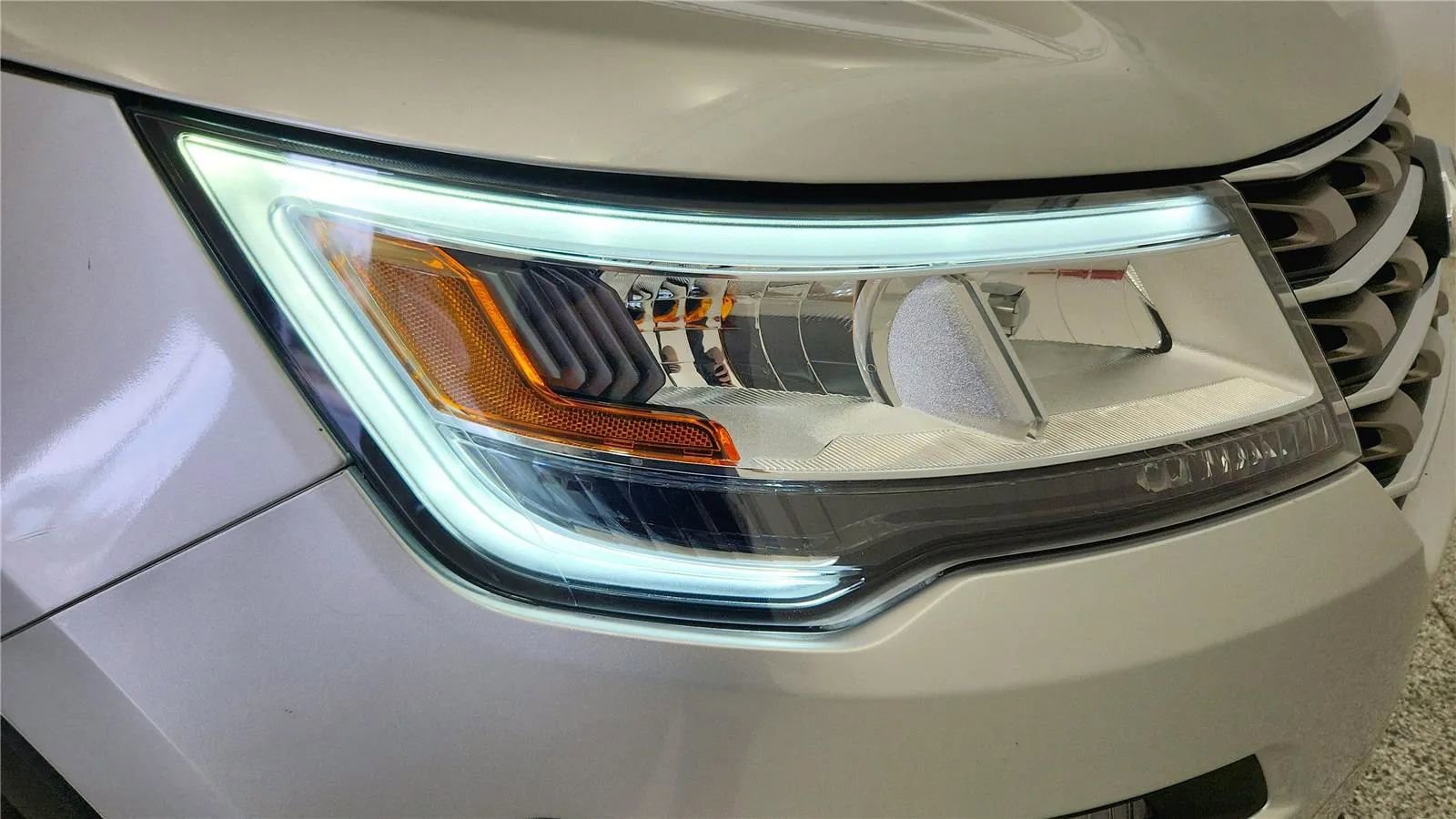 Used 2017 Ford Explorer XLT w/ Class II Trailer Tow Package image 14