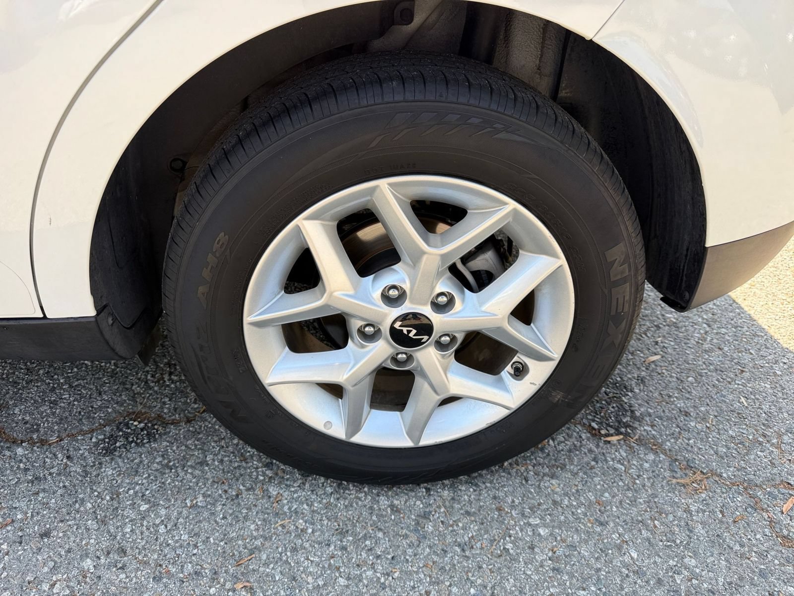 Used 2025 Kia Soul LX w/ LX Technology Package FWD image 26