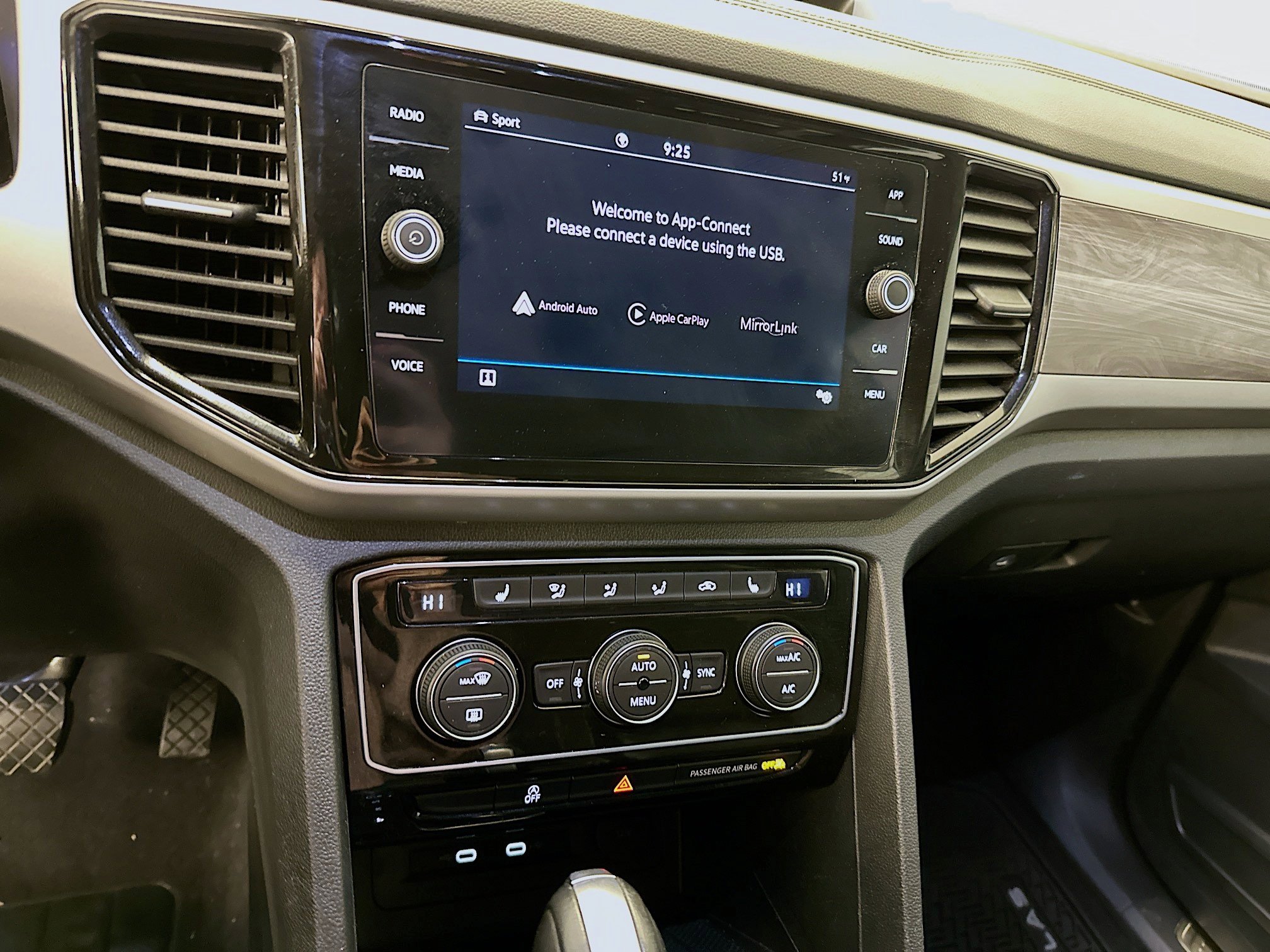 Used 2022 Volkswagen Atlas Cross Sport SE image 25