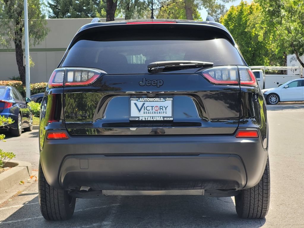 Used 2021 Jeep Cherokee Latitude AWD/4WD image 5