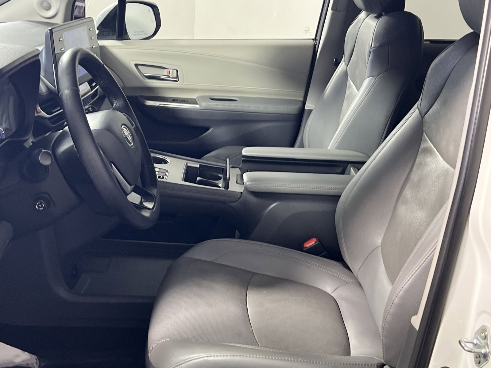 Used 2021 Toyota Sienna Limited FWD image 14