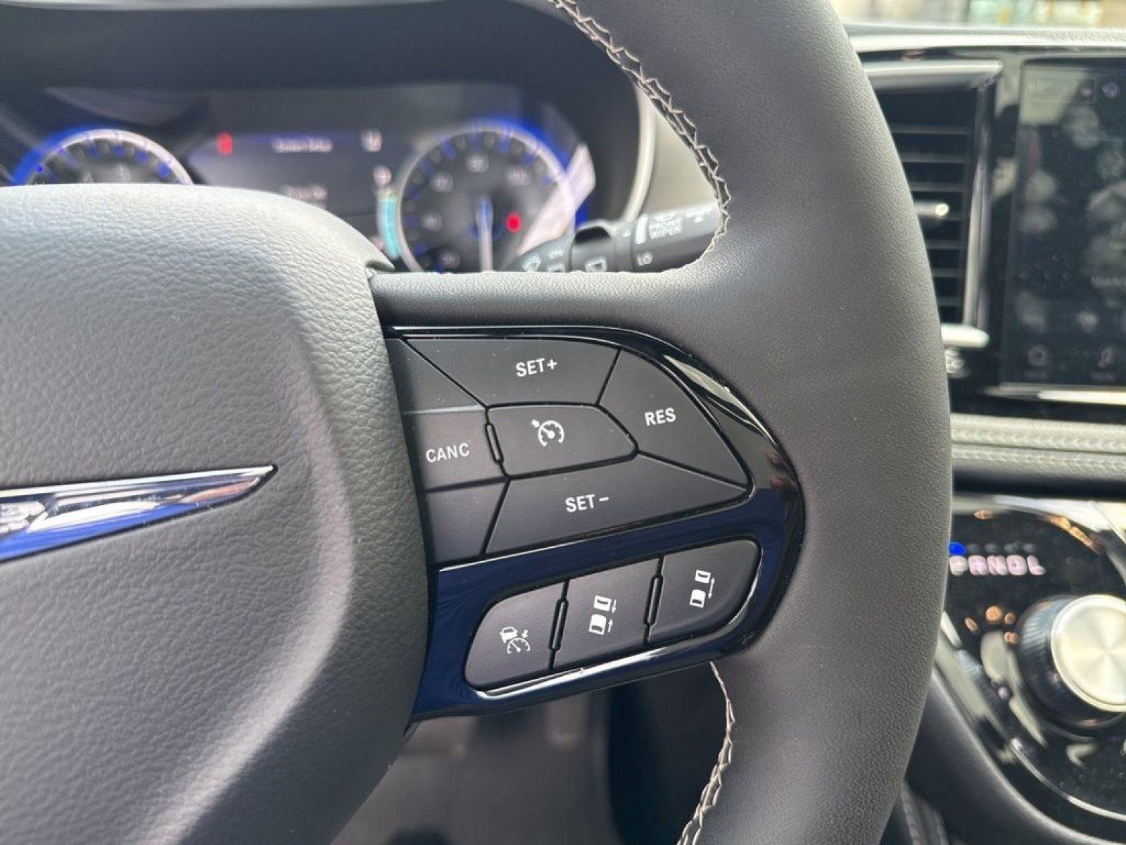 Used 2024 Chrysler Pacifica Limited w/ S Appearance Package image 18