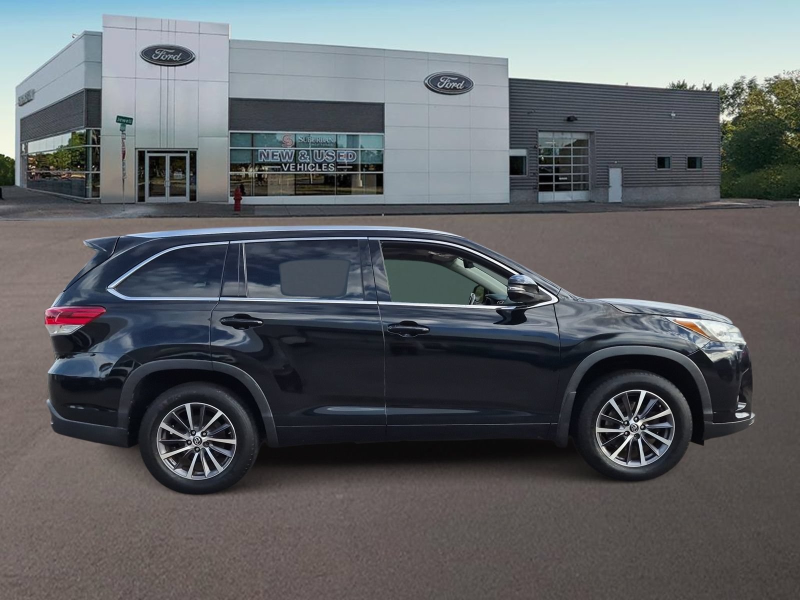 Used 2017 Toyota Highlander XLE AWD/4WD image 9