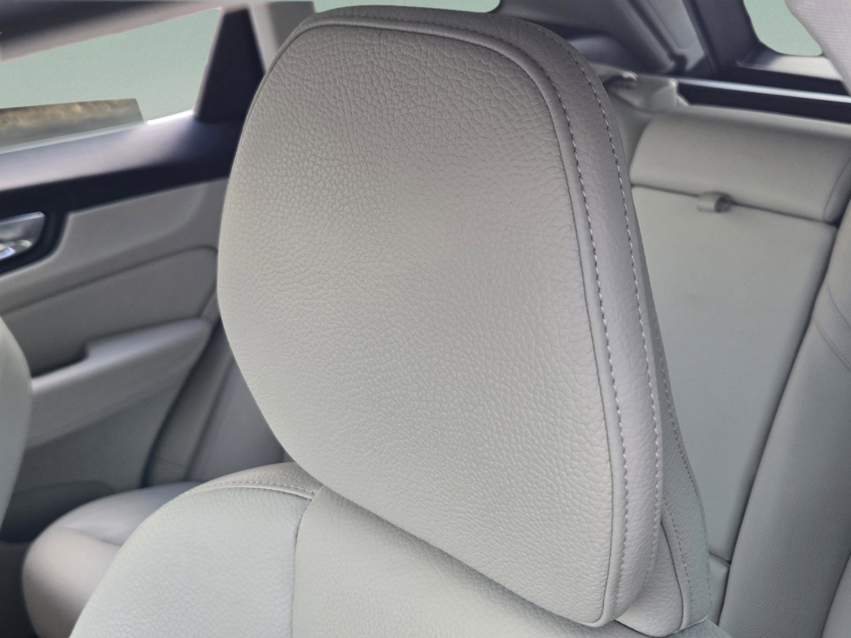 Used 2023 Volvo XC60 B5 Plus w/ Climate Package image 25