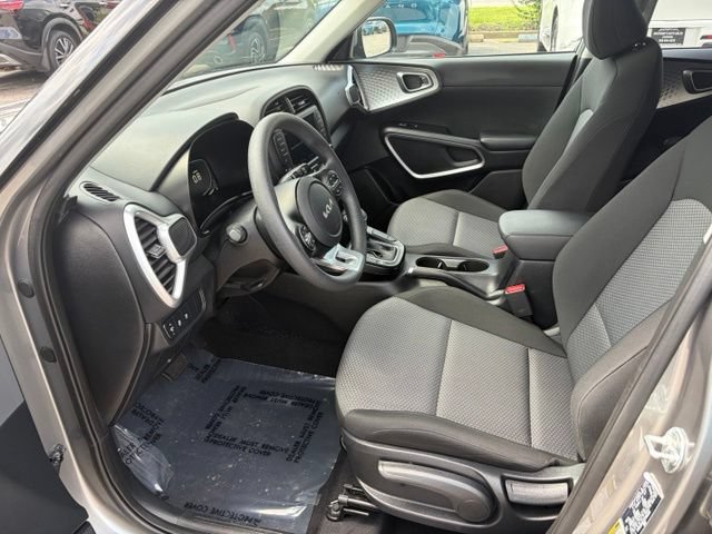Used 2025 Kia Soul LX w/ LX Technology Package FWD image 14