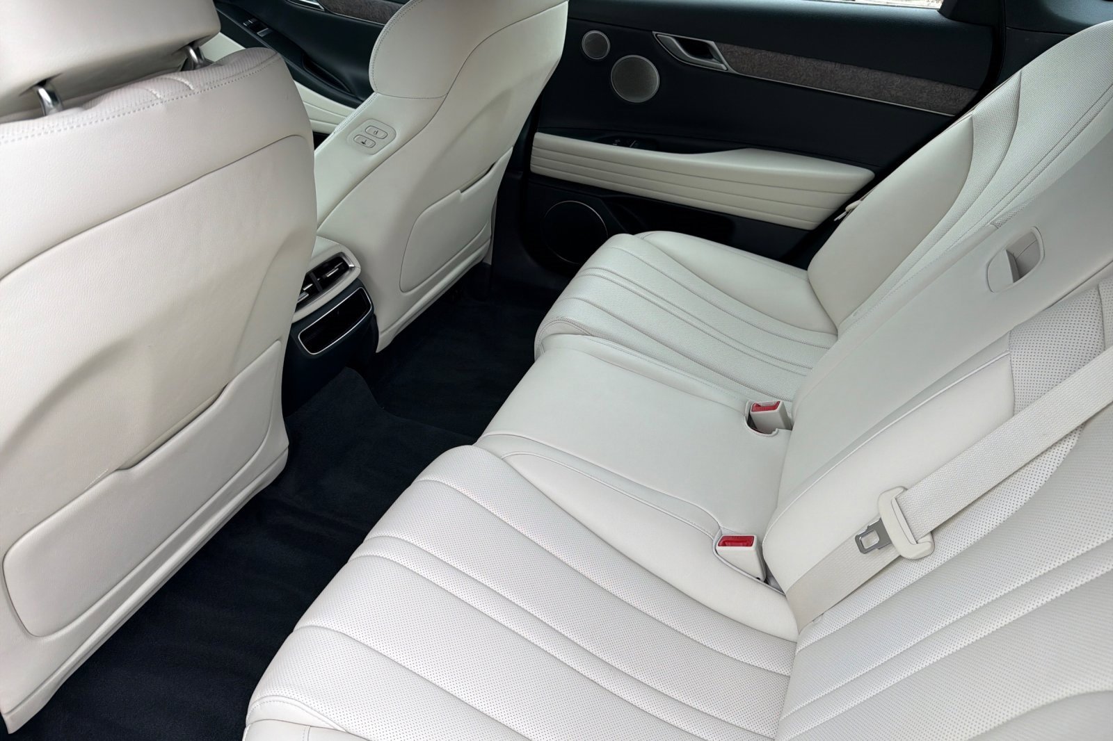 Used 2024 Genesis G80 image 13