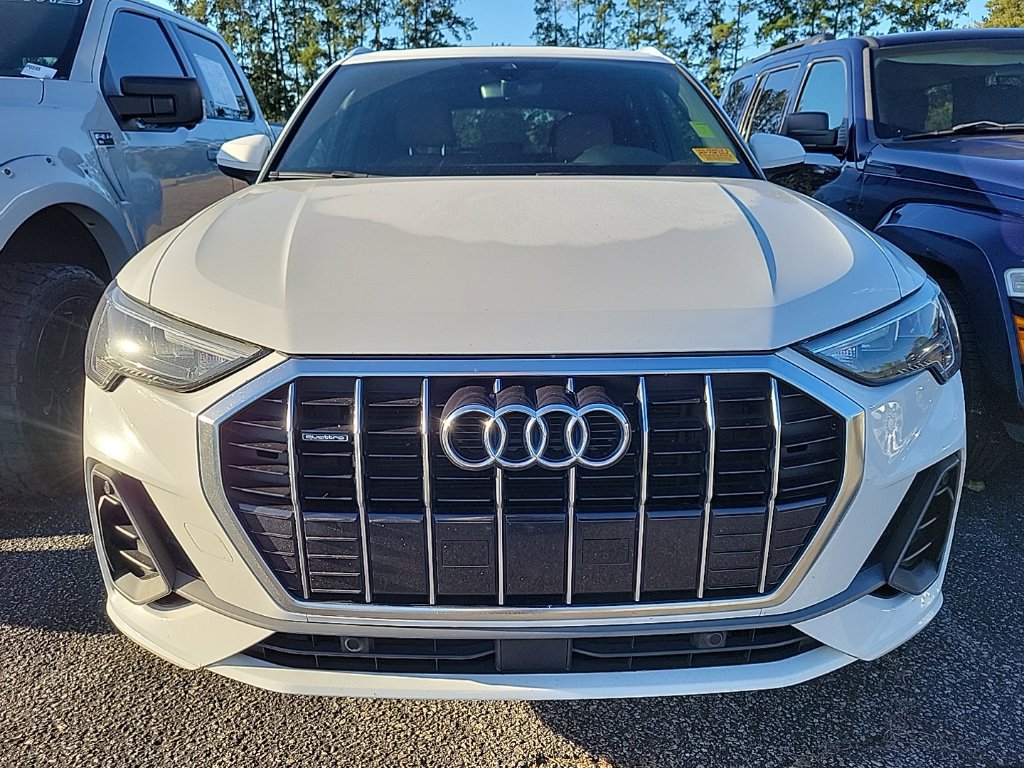 Used 2020 Audi Q3 2.0T Premium w/ Convenience Package AWD/4WD image 2