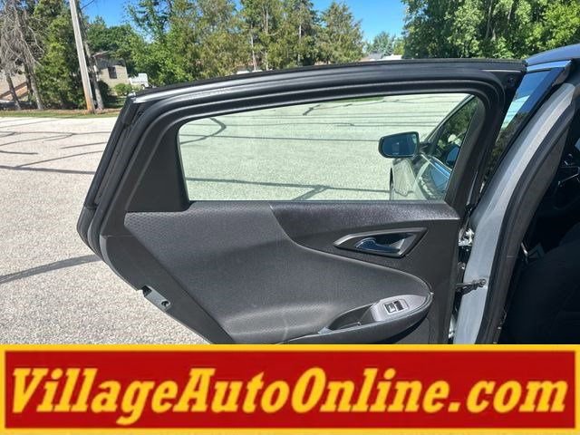 Used 2017 Chevrolet Malibu LT FWD image 29