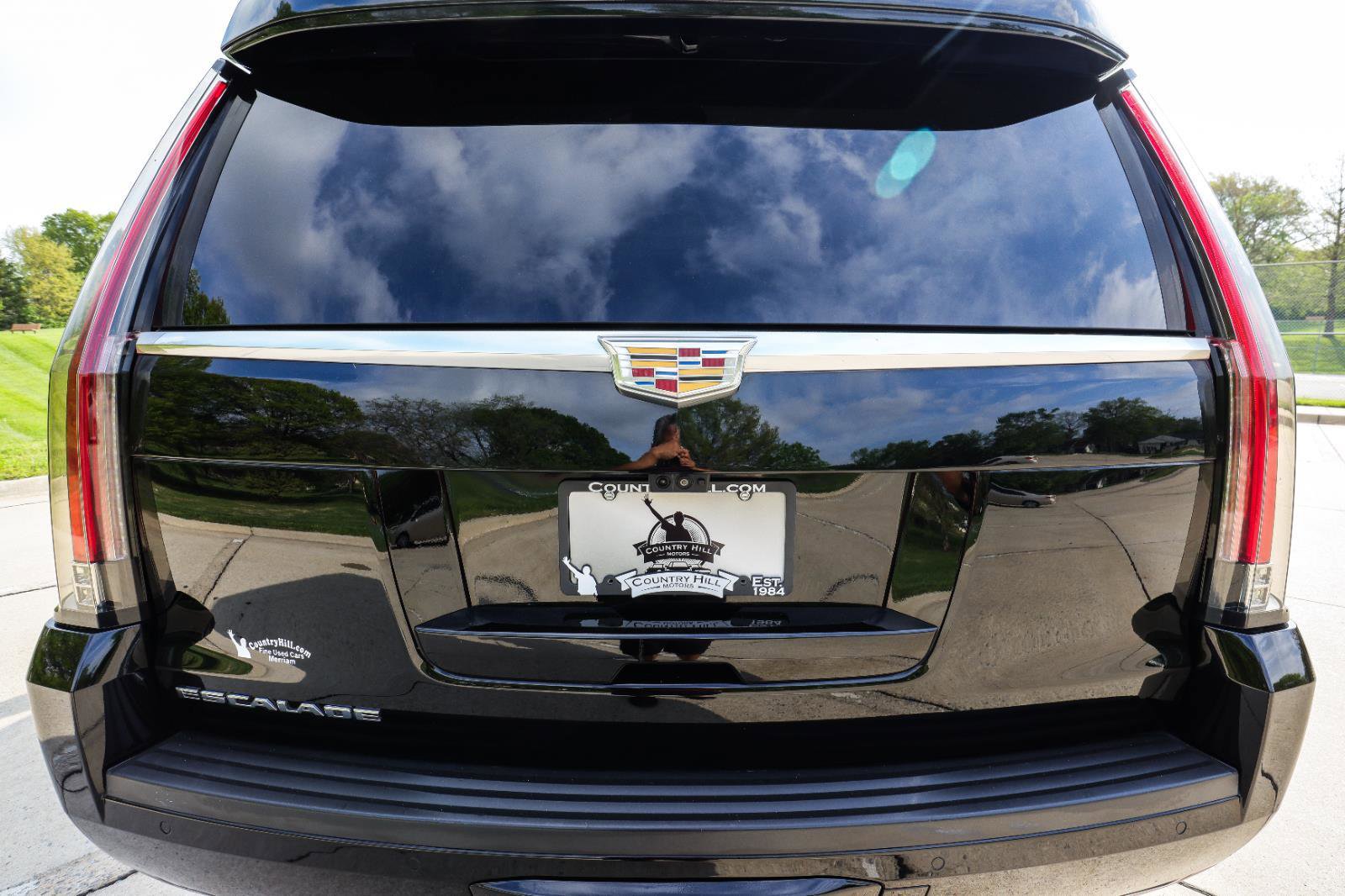 Used 2018 Cadillac Escalade Luxury AWD/4WD image 49
