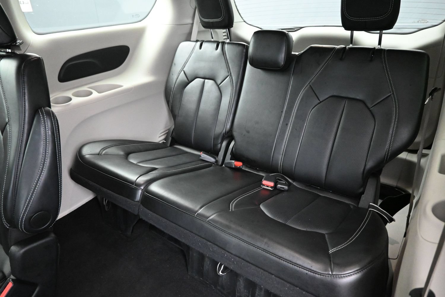 Used 2024 Chrysler Pacifica Touring-L FWD image 19