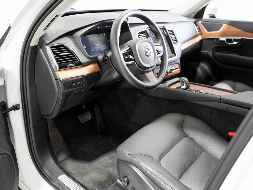 Used 2025 Volvo XC90 T8 Plus w/ Protection Package Premier image 9