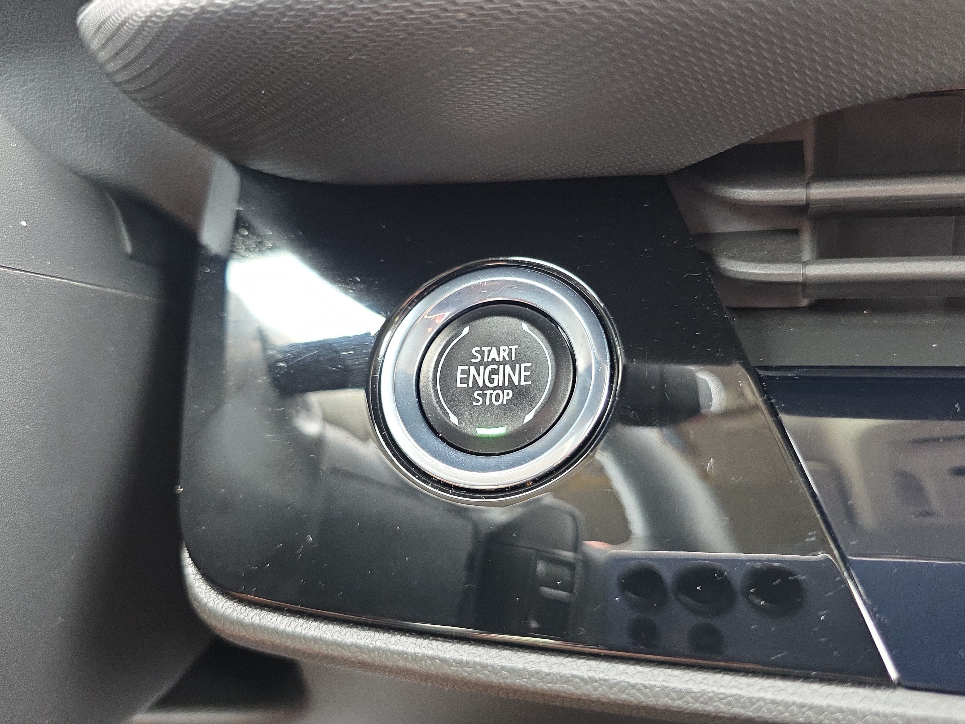 Used 2025 Buick Envision Preferred AWD/4WD image 25