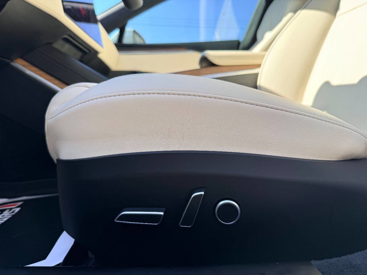 Used 2021 Tesla Model S Plaid image 15