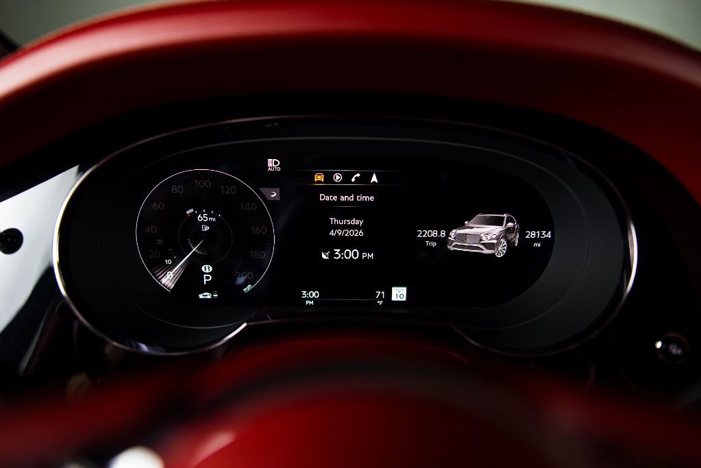 Used 2022 Bentley Bentayga image 24