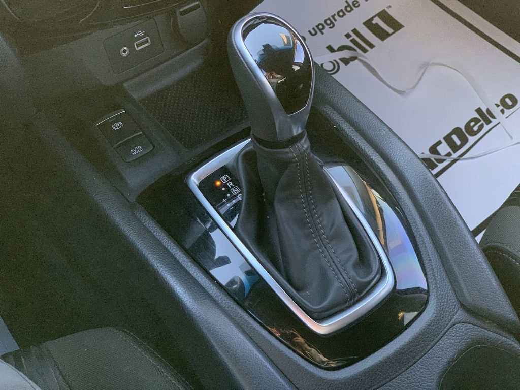 Used 2020 Nissan Rogue SV w/ Premium Package image 14