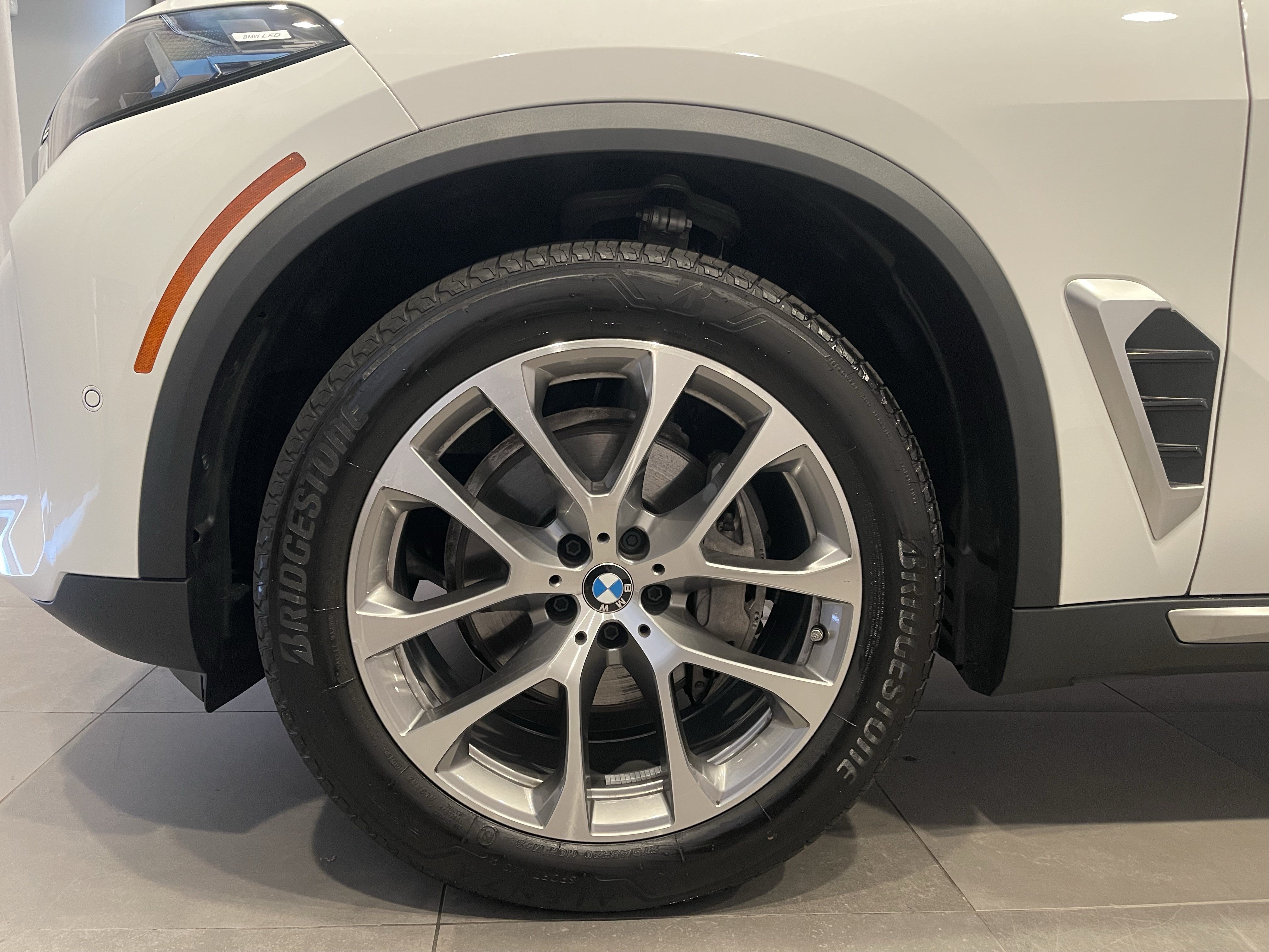 Used 2026 BMW X5 xDrive40i w/ Premium Package AWD/4WD image 7