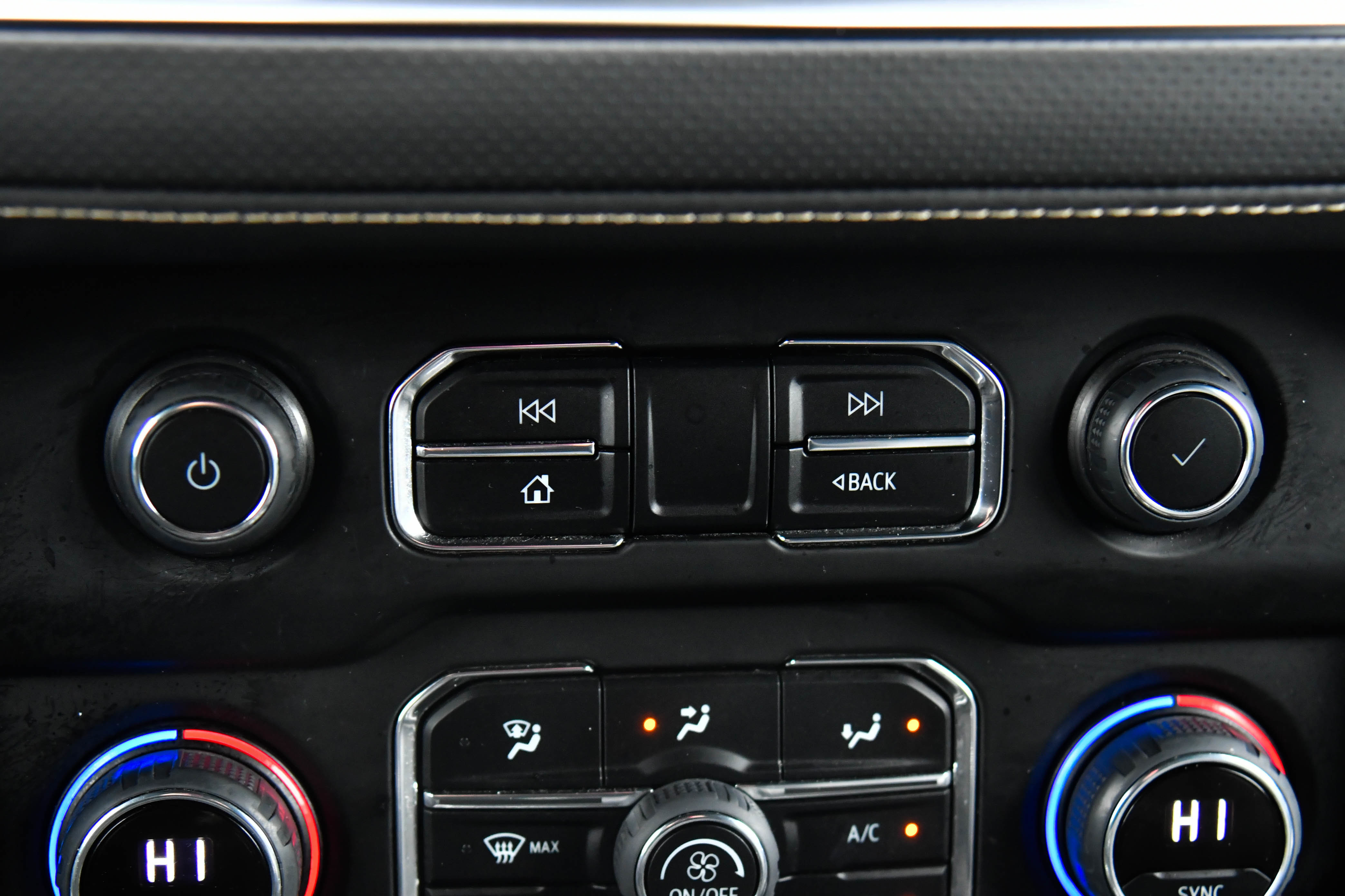 Used 2023 Chevrolet Suburban Premier image 26