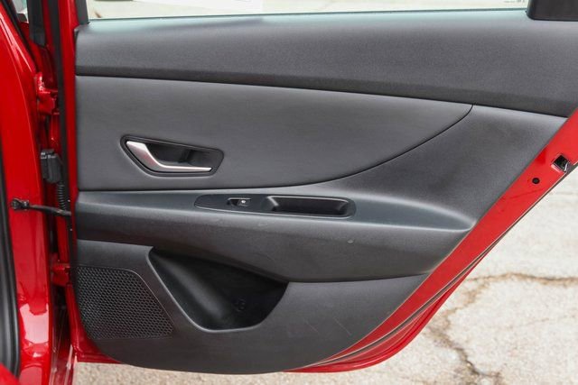 Used 2024 Hyundai Elantra Limited image 16