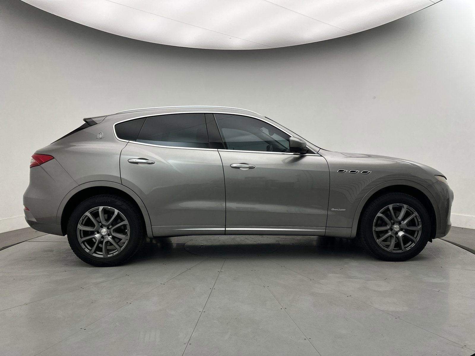 Used 2018 Maserati Levante GranLusso AWD/4WD image 34