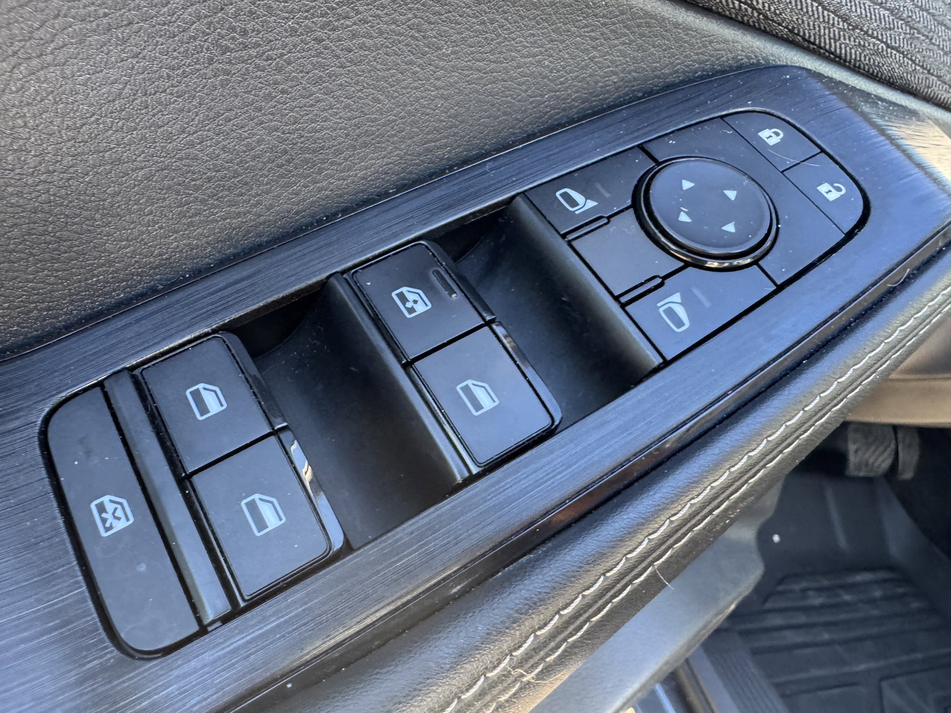 Used 2021 Nissan Rogue S image 10