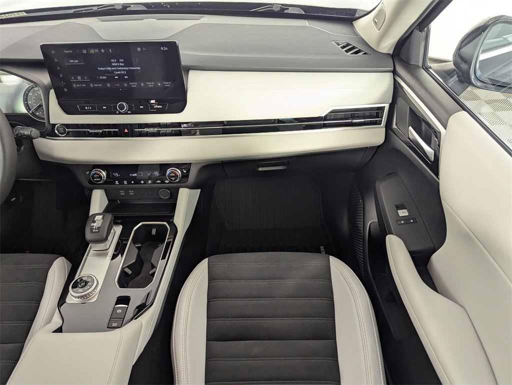 Used 2025 Mitsubishi Outlander SE image 16