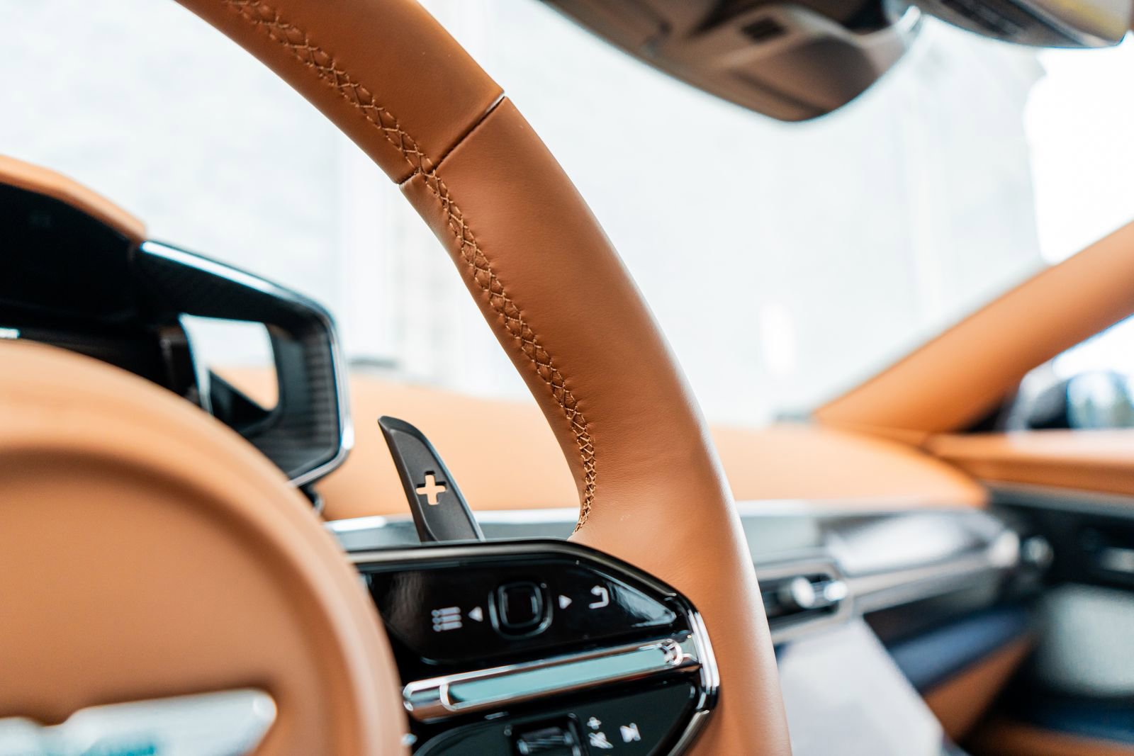 Used 2025 Aston Martin Vanquish V12 image 33