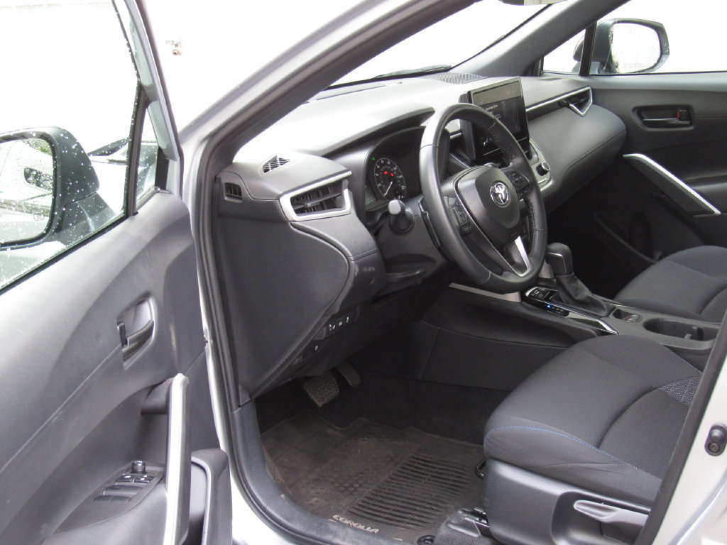 Certified 2025 Toyota Corolla Cross AWD Hybrid w/ Moonroof Package image 9