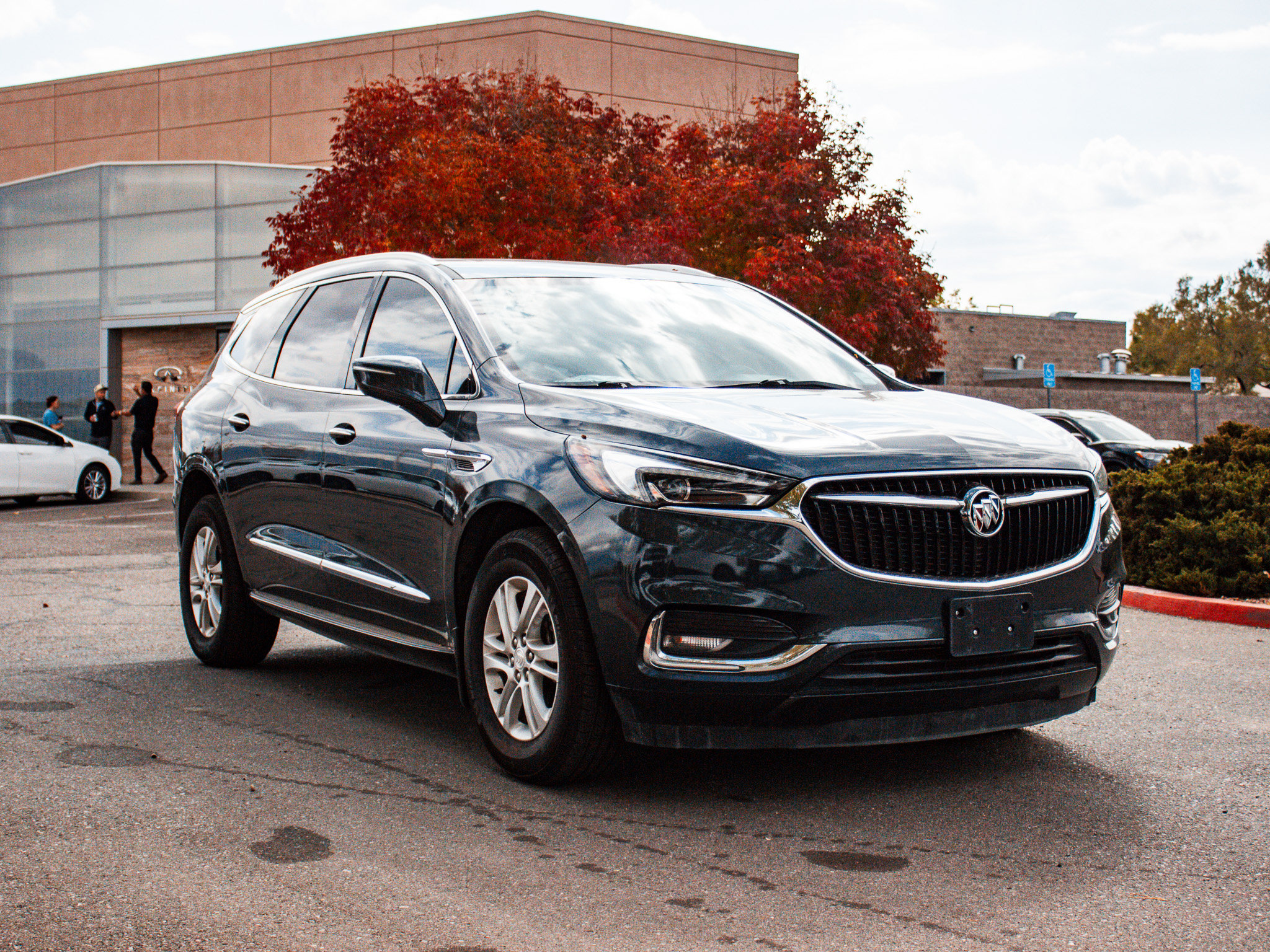 Used 2020 Buick Enclave Essence w/ Sound and Sites Package FWD image 3