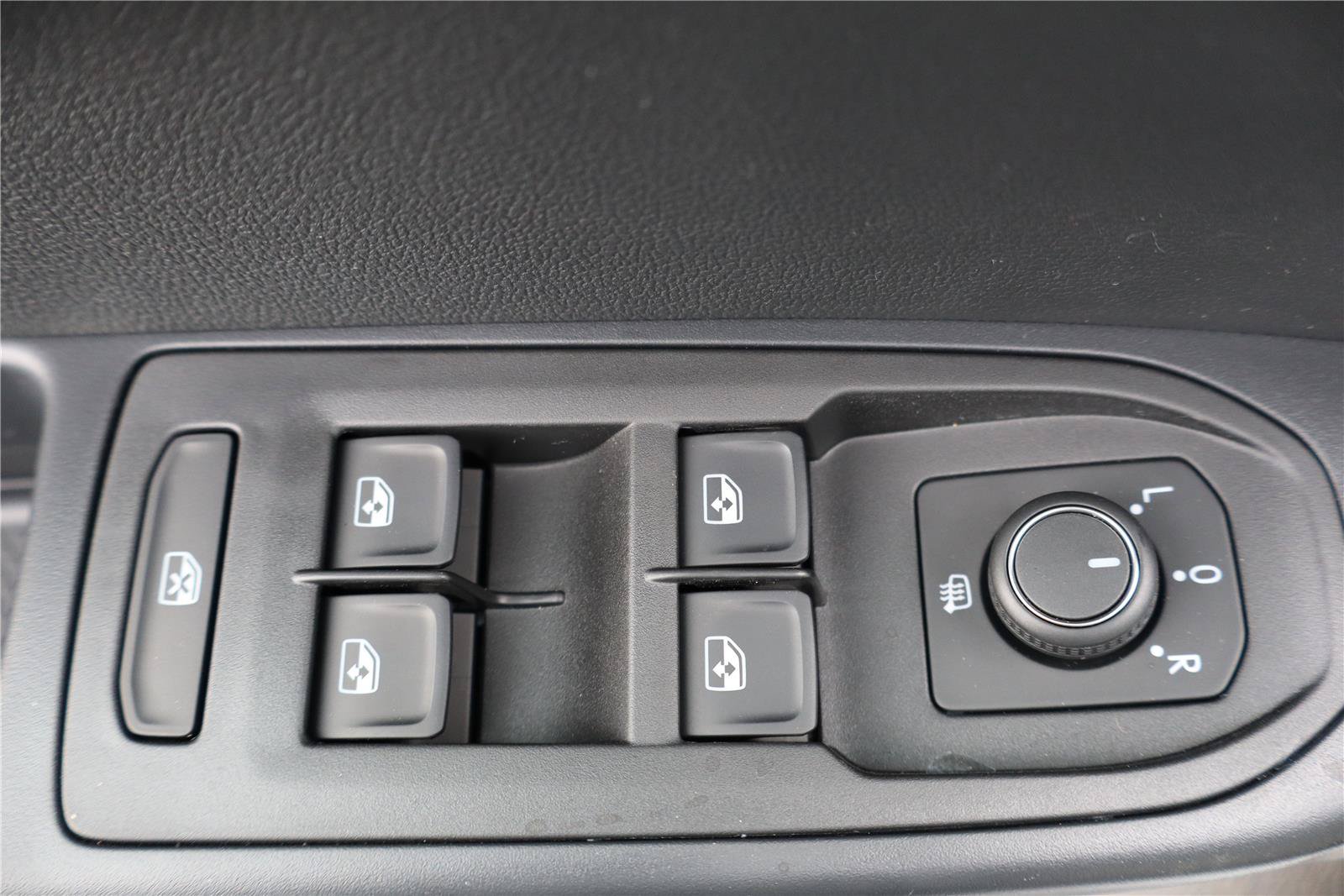 New 2026 Volkswagen Taos SE AWD/4WD image 14
