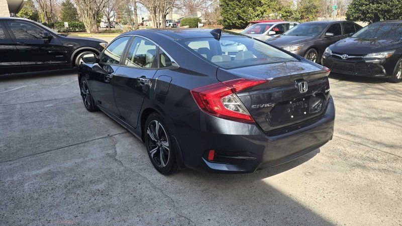 Used 2017 Honda Civic Touring image 3