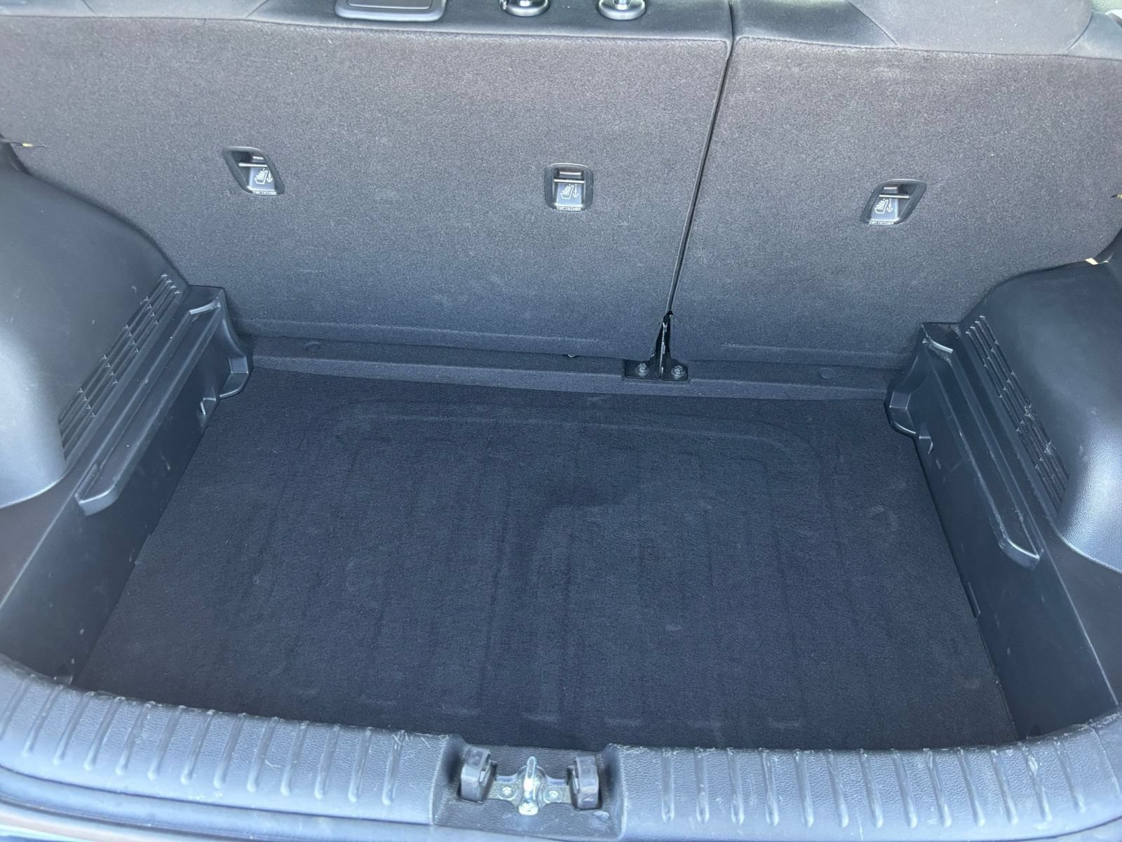 Used 2025 Kia Soul LX w/ LX Technology Package FWD image 24