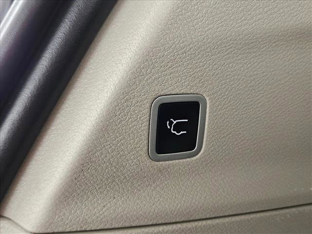 Used 2023 Chrysler Pacifica Touring-L FWD image 24