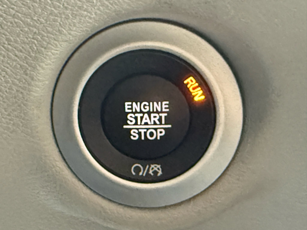 Used 2023 Chrysler Voyager LX image 17