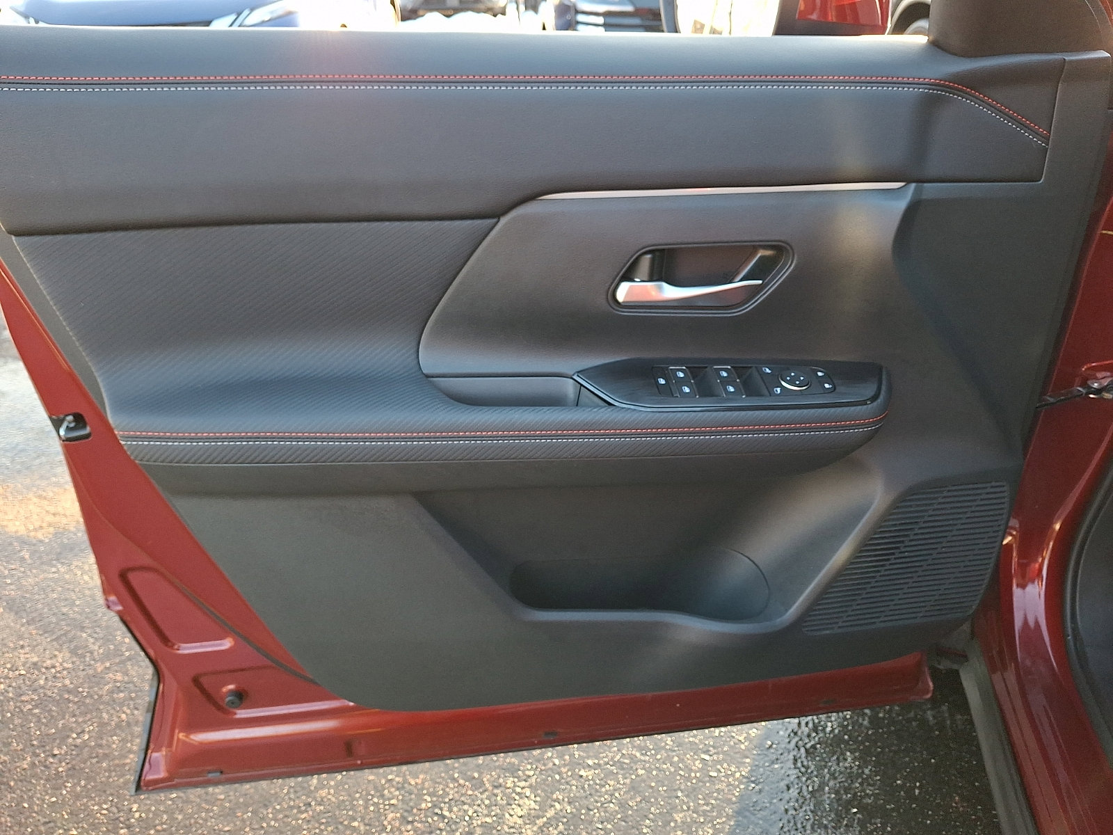 Certified 2025 Nissan Kicks SR image 14