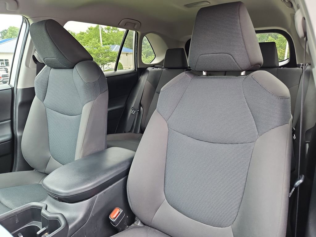 Used 2023 Toyota RAV4 LE AWD/4WD image 12