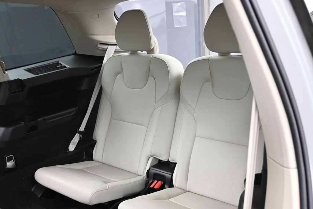Used 2024 Volvo XC90 T8 Plus AWD/4WD image 46