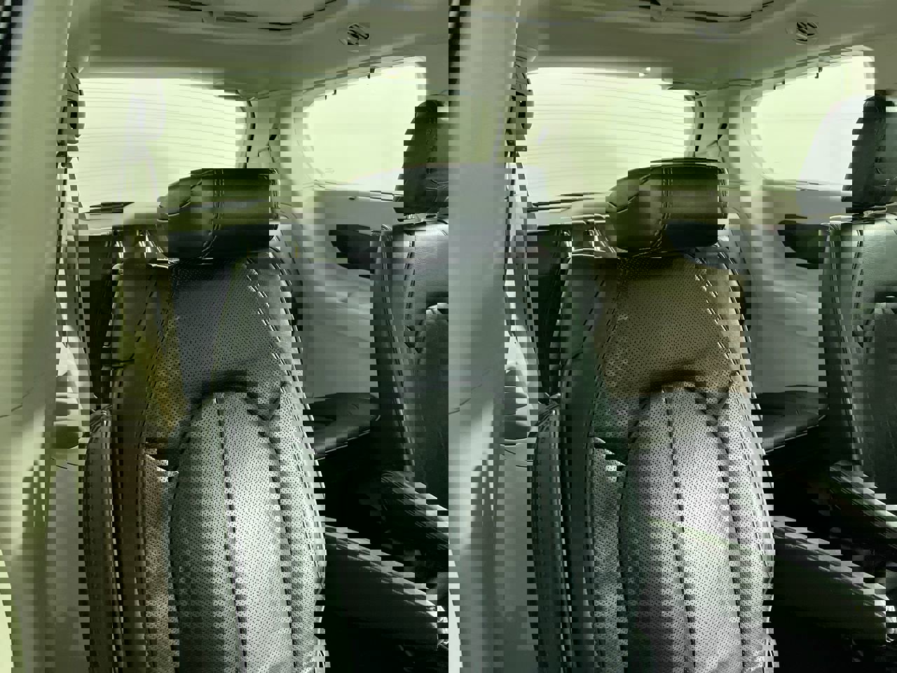 Used 2018 Chrysler Pacifica Limited image 32