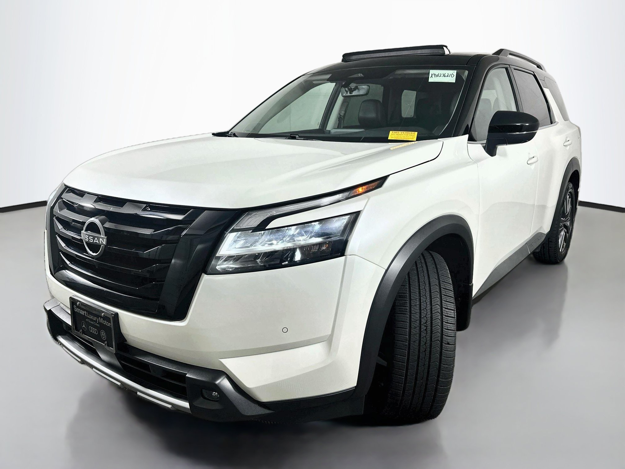 Used 2023 Nissan Pathfinder SL w/ SL Premium Package AWD/4WD image 3