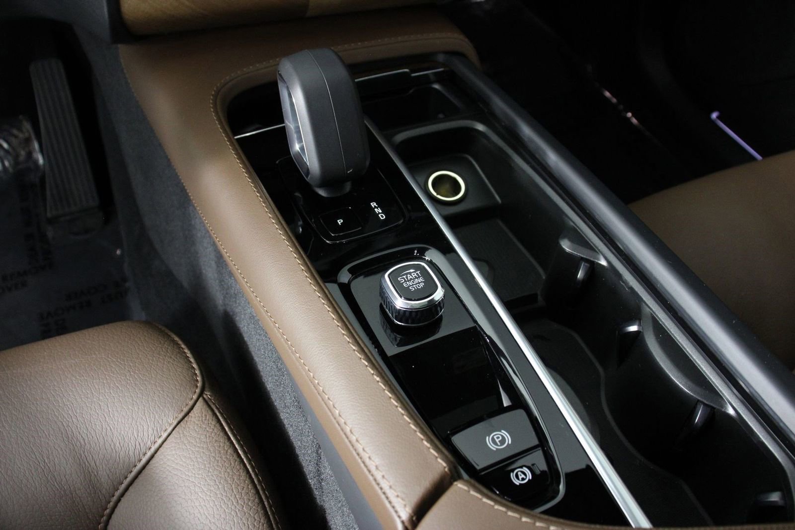 Certified 2024 Volvo XC90 T8 Plus AWD/4WD image 15