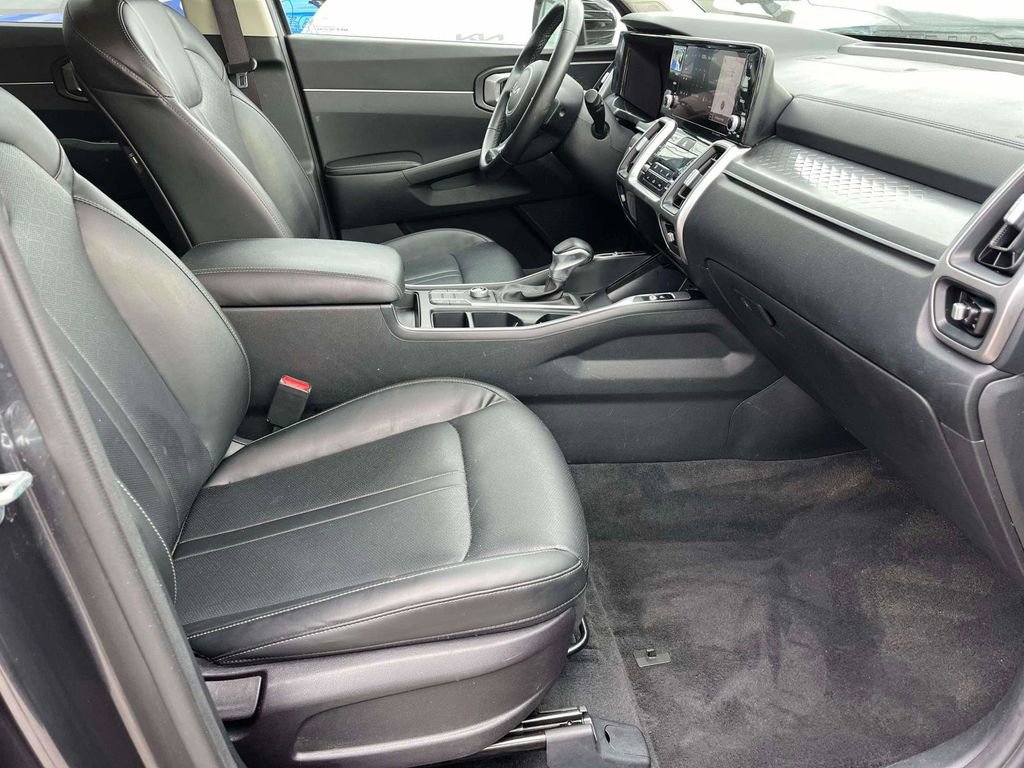Used 2022 Kia Sorento S image 13