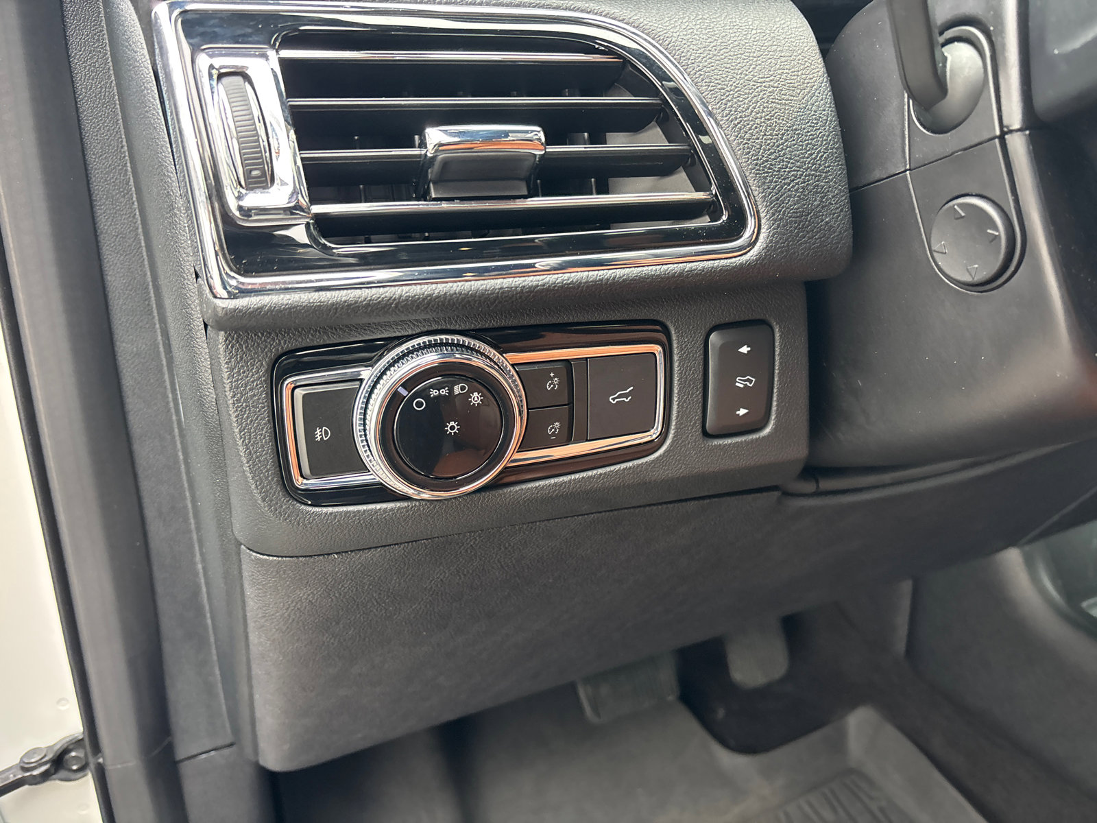 Used 2021 Lincoln Navigator L Reserve image 14