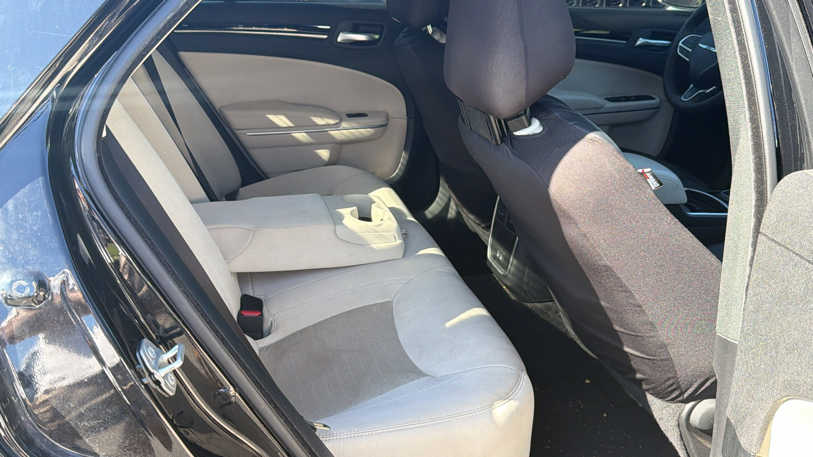 Used 2023 Chrysler 300 Touring w/ Sport Appearance Package RWD image 19