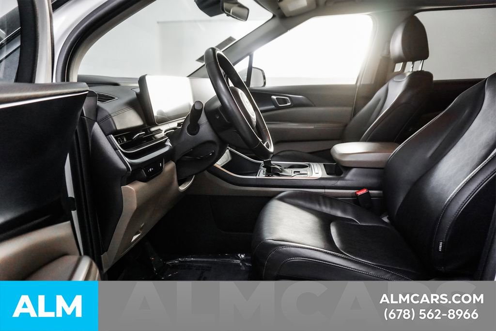 Used 2025 Kia Carnival FWD image 16