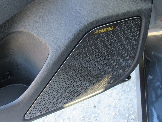 New 2025 Mitsubishi Outlander SE image 13