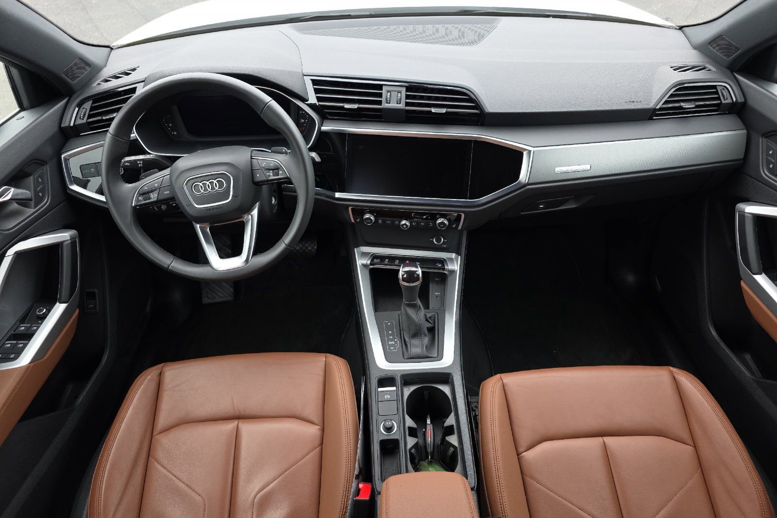 Used 2025 Audi Q3 2.0T Premium image 13