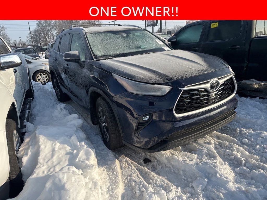 Used 2021 Toyota Highlander XLE image 3