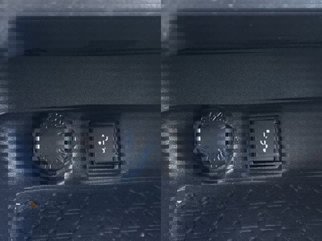 Used 2021 Toyota RAV4 XLE Premium image 22